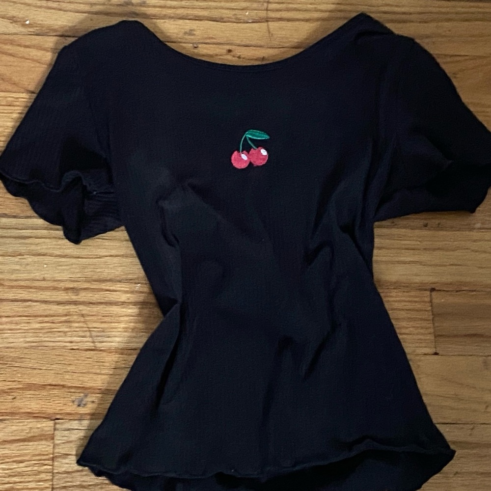Black tee